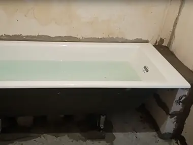 Установка стальной ванны