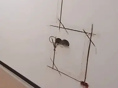 Штробление стены для розетки/выключателя