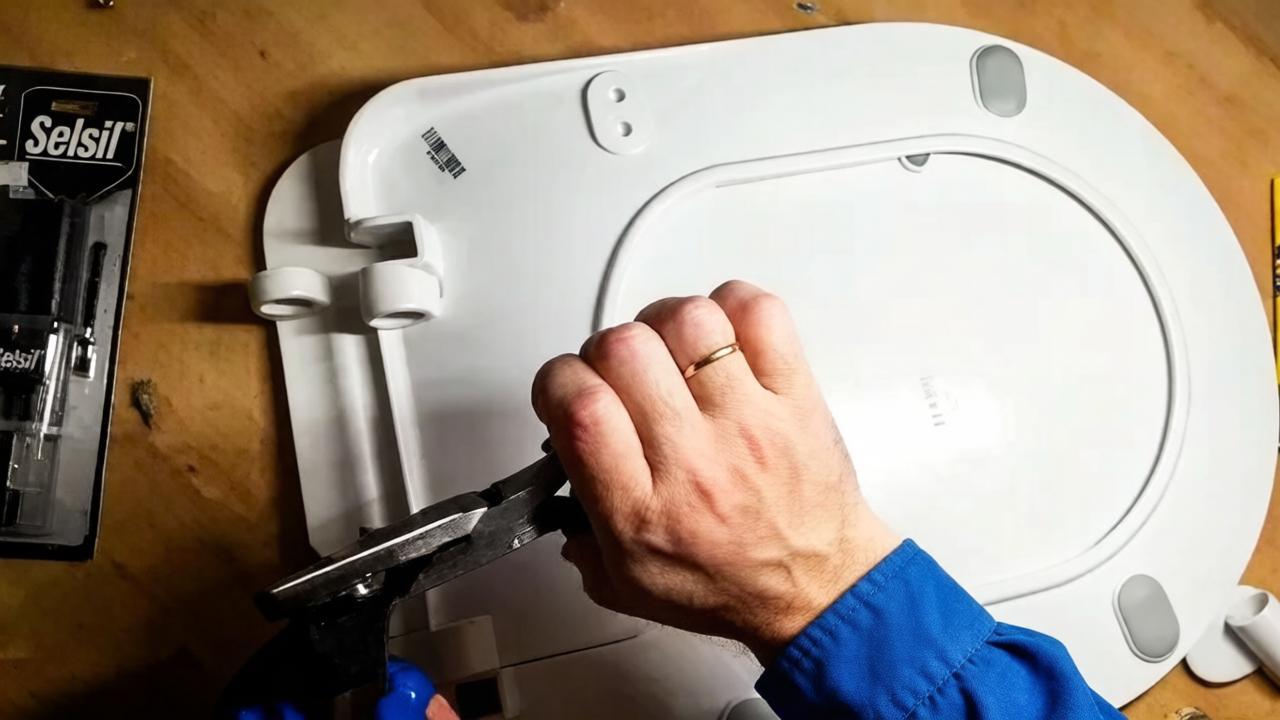 Ремонт крышки унитаза