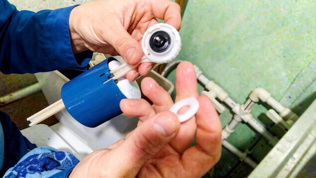 Ремонт сливного клапана унитаза